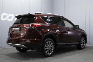 Внедорожник Toyota RAV4 2016 года, 2350000 рублей, Омск