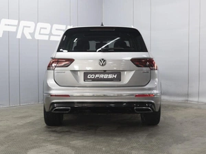 Внедорожник Volkswagen Tiguan 2018 года, 3050000 рублей, Омск