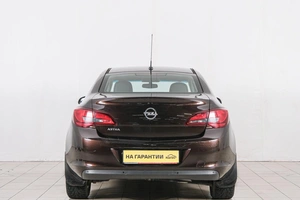 Седан Opel Astra 2014 года, 929000 рублей, Красноярск
