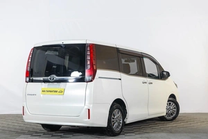 Минивэн Toyota Esquire 2015 года, 2319000 рублей, Тюмень