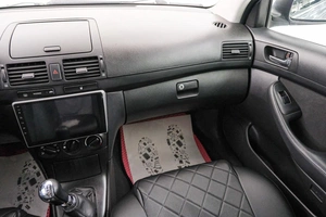 Седан Toyota Avensis 2005 года, 839000 рублей, Красноярск