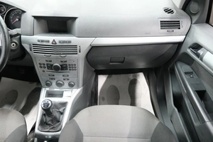 Хетчбэк Opel Astra 2014 года, 649000 рублей, Омск