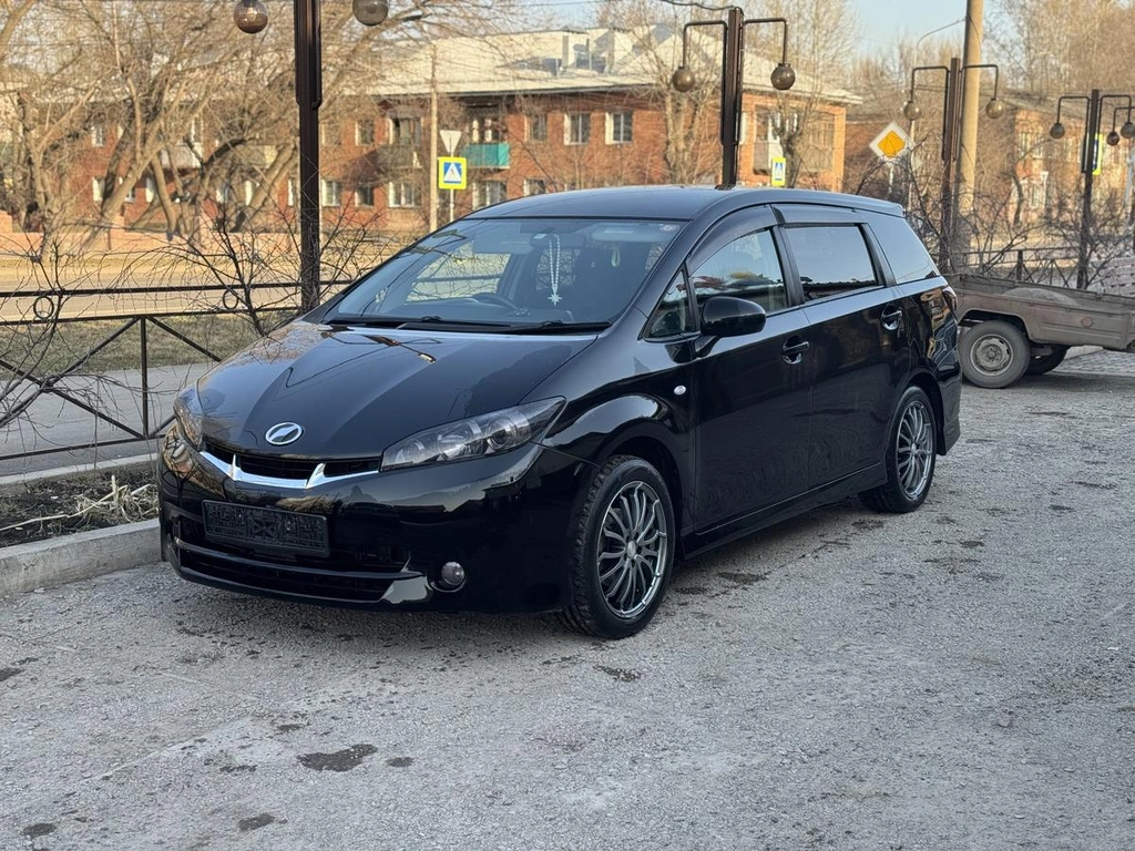 Минивэн Toyota Wish 2009 года, 610000 рублей, Красноярск