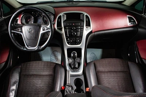 Хетчбэк Opel Astra GTC 2012 года, 829000 рублей, Сургут