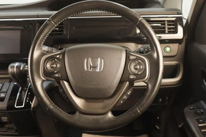 Минивэн Honda Stepwgn Spada 2015 года, 2129000 рублей, Челябинск