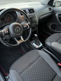 Седан Volkswagen Polo 2019 года, 1050000 рублей, Красноярск