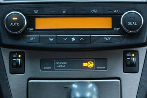 Седан Toyota Avensis 2009 года, 999000 рублей, Омск