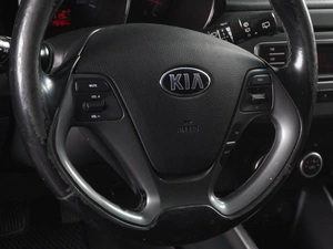 Хетчбэк Kia Rio 2016 года, 830000 рублей, Красный Пахарь