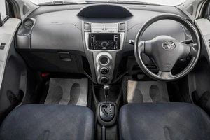 Хетчбэк Toyota Vitz 2006 года, 599000 рублей, Барнаул