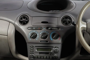 Седан Toyota Platz 2002 года, 249000 рублей, Новосибирск