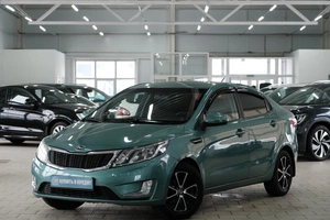 Седан Kia Rio 2013 года, 869000 рублей, Омск