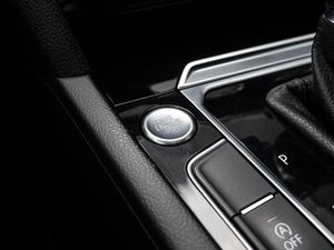 Седан Volkswagen Passat 2017 года, 2370000 рублей, Краснодар