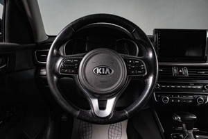 Седан Kia K5 2015 года, 1409000 рублей, Сургут