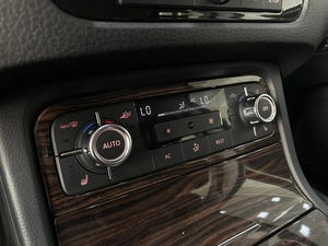Внедорожник Volkswagen Touareg 2011 года, 1997000 рублей, Солонцы