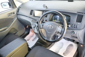 Минивэн Toyota Isis 2010 года, 1229000 рублей, Омск