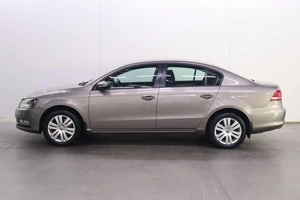 Седан Volkswagen Passat 2011 года, 1220000 рублей, Брянск