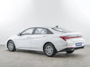 Седан Hyundai Elantra 2021 года, 1927077 рублей, Москва