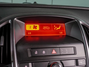 Хетчбэк Opel Astra 2012 года, 844000 рублей, Воронеж