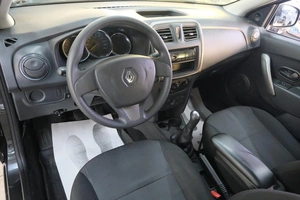 Седан Renault Logan 2016 года, 689000 рублей, Омск