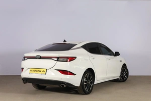 Лифтбек JAC J7 2023 года, 1199000 рублей, Новосибирск