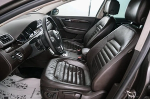 Седан Volkswagen Passat 2012 года, 1259000 рублей, Красноярск