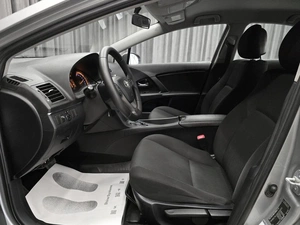 Седан Toyota Avensis 2011 года, 1100000 рублей, Красноярск