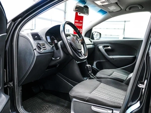 Седан Volkswagen Polo 2016 года, 1050000 рублей, Красноярск