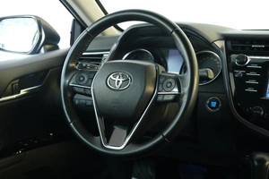 Седан Toyota Camry 2018 года, 2889000 рублей, Омск