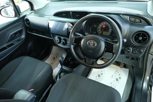Хетчбэк Toyota Vitz 2019 года, 1059000 рублей, Омск