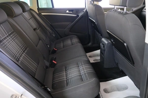Внедорожник Volkswagen Tiguan 2015 года, 1629000 рублей, Омск