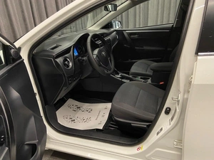 Седан Toyota Corolla 2018 года, 1650000 рублей, Красноярск