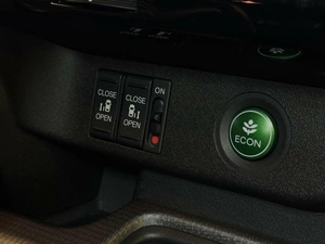 Минивэн Honda Stepwgn Spada 2017 года, 1897000 рублей, Красноярск