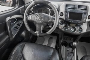 Внедорожник Toyota RAV4 2011 года, 1799000 рублей, Барнаул