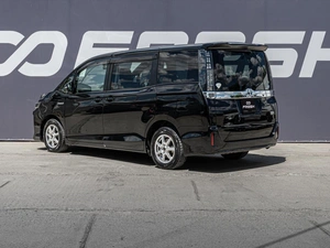 Минивэн Toyota Voxy 2014 года, 1699000 рублей, Краснодар