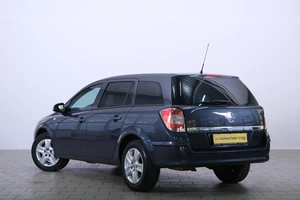 Универсал Opel Astra 2010 года, 699000 рублей, Омск
