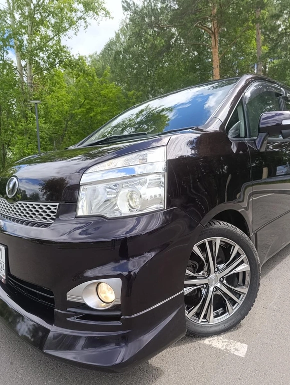 Минивэн Toyota Voxy 2010 года, 1500000 рублей, Железногорск