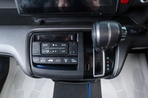 Минивэн Honda Stepwgn Spada 2016 года, 1489000 рублей, Челябинск