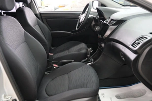 Седан Hyundai Solaris 2014 года, 919000 рублей, Омск