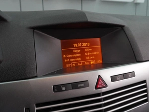 Хетчбэк Opel Astra 2013 года, 699000 рублей, Воронеж