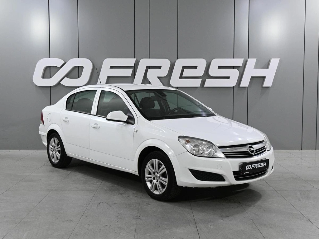 Седан Opel Astra 2012 года, 670000 рублей, Аксай