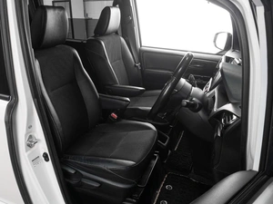 Минивэн Toyota Noah 2018 года, 2407000 рублей, Тюмень