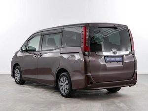 Минивэн Toyota Noah 2017 года, 1738888 рублей, Москва