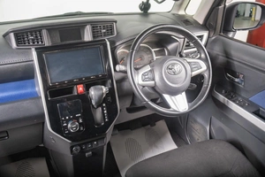 Минивэн Toyota Roomy 2018 года, 1299000 рублей, Томск