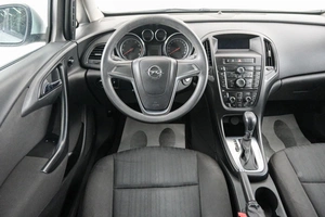Хетчбэк Opel Astra 2012 года, 899000 рублей, Красноярск