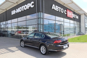 Седан Volkswagen Passat 2017 года, 2420000 рублей, Мирное