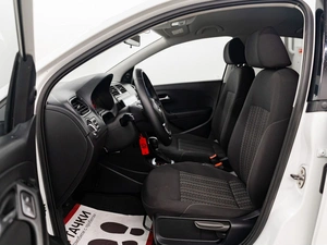 Седан Volkswagen Polo 2016 года, 1050000 рублей, Красноярск