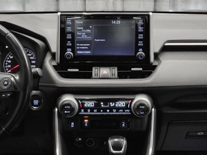 Внедорожник Toyota RAV4 2019 года, 3000000 рублей, Красноярск