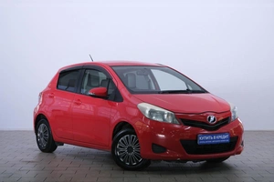 Хетчбэк Toyota Vitz 2011 года, 769000 рублей, Омск