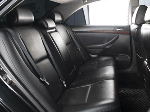 Седан Toyota Avensis 2005 года, 850000 рублей, Омск