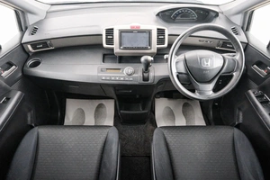 Минивэн Honda Freed 2011 года, 989000 рублей, Красноярск